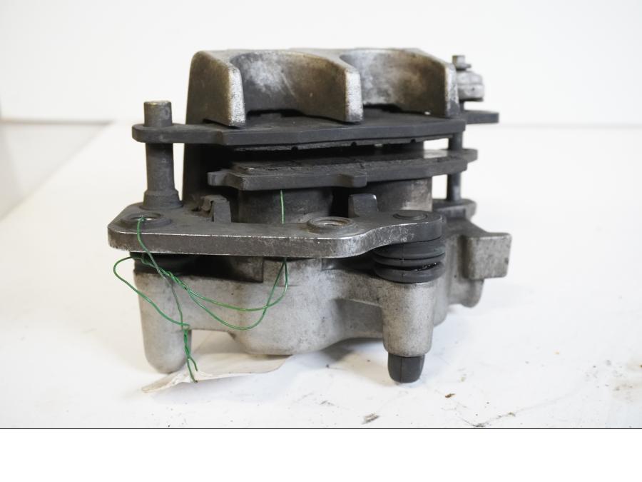 Höger sida på Bromsok från en Kawasaki VN 1500 Classic Tourer -2001 motorcykel.