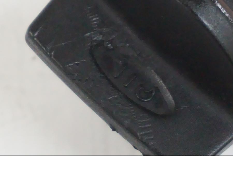 Vänster sida på Oljesticka från en BMW F 650 CS -2002 motorcykel.