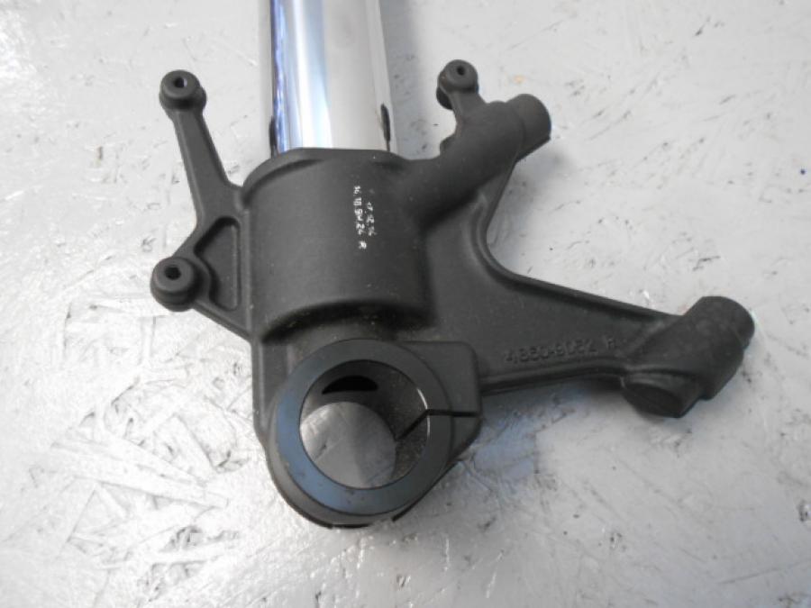 Vänster sida på Gaffelben från en KTM 1290 Super Adventure -2016 motorcykel.