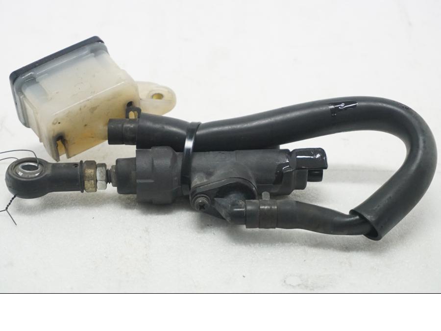 Baksidan pÄ Bromshuvudcylinder frÄn en Honda CBR 1000 RR -2004 motorcykel.