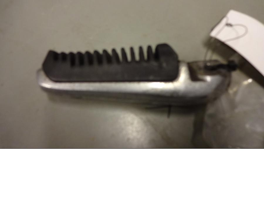 Framsidan på Fotpinne från en Suzuki GSX 1400 -2003 motorcykel.