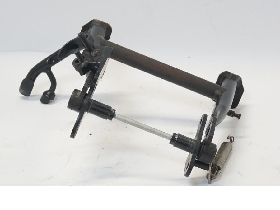 Snett uppifrån på Centralstöd från en BMW R 1150 RS -2004 motorcykel.