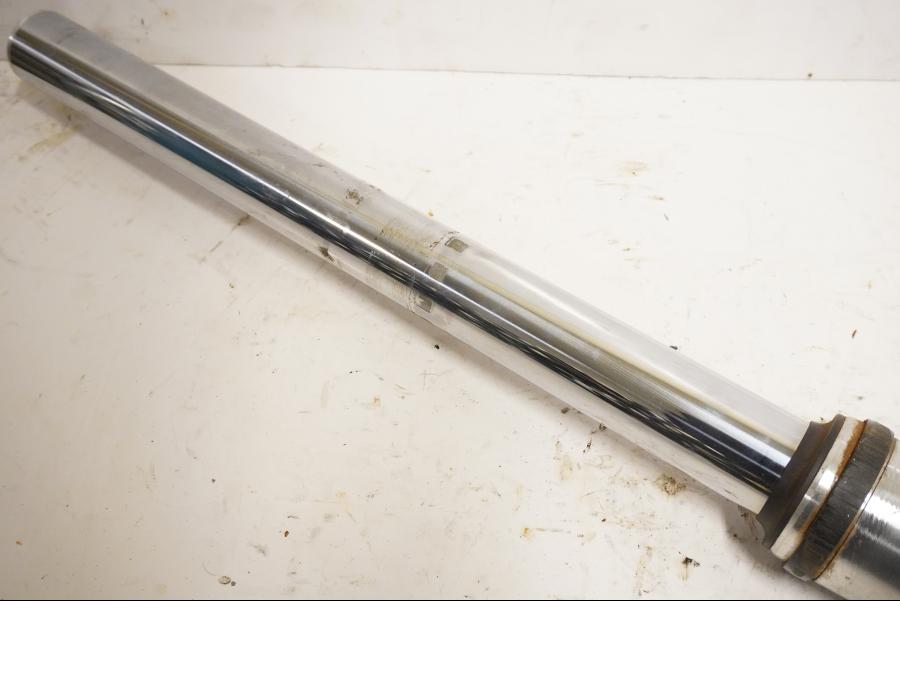 Snett uppifrån på Gaffelben från en Honda VT 1100 C -2000 motorcykel.