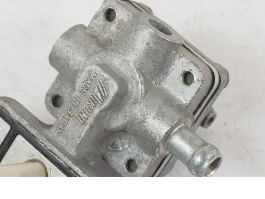 Snett uppifrån på Bensinkran från en Suzuki VL 800 -2002 motorcykel.