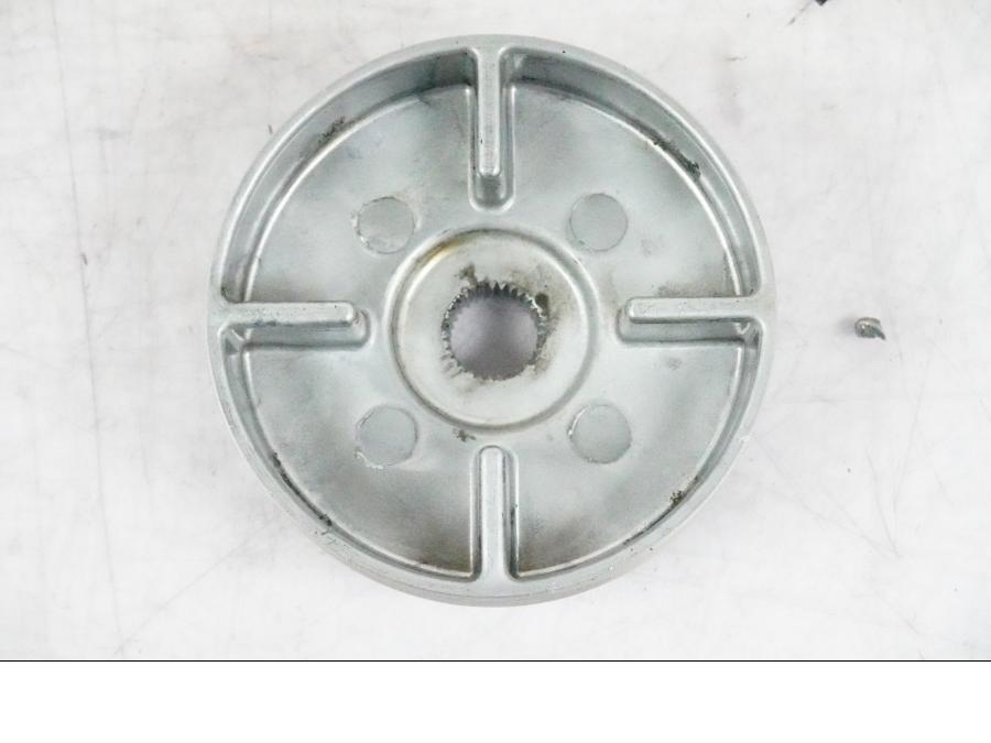 Vänster sida på Generator från en BMW K 1200 S -2005 motorcykel.