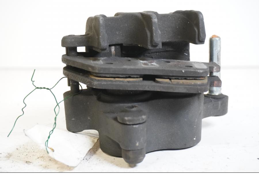 Höger sida på Bromsok från en Honda CB 600 Hornet -2002 motorcykel.