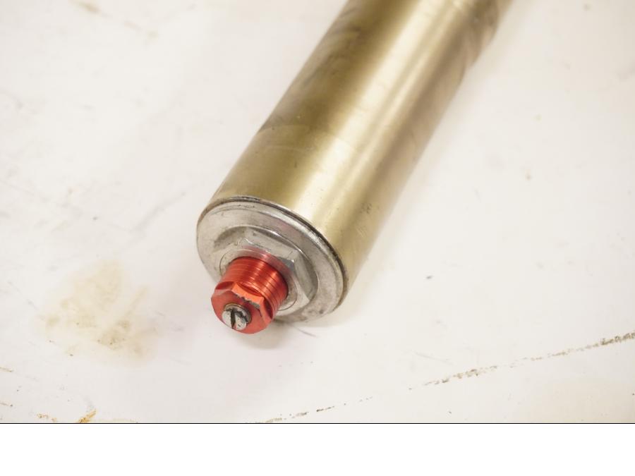 Snett uppifrån på Gaffelben från en Kawasaki ZX-12R -2000 motorcykel.