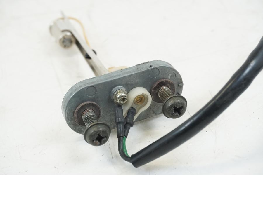 Snett uppifrån på Bensinmätare från en Yamaha YZF R6 -1999 motorcykel.