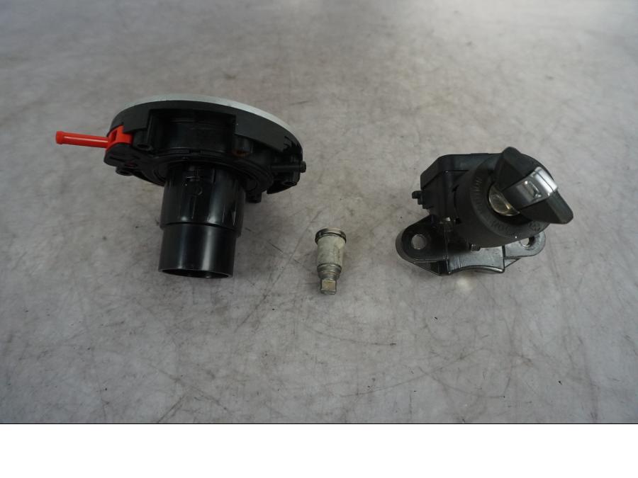 Baksidan på Låssats från en BMW S 1000 XR -2019 motorcykel.