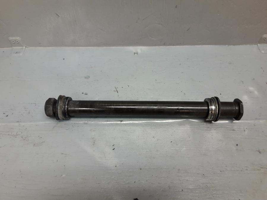 Framsidan på Axel från en Yamaha FZ-6 -2004 motorcykel.