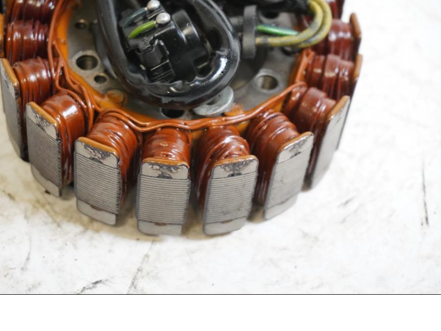 Baksidan pÄ Generator frÄn en Suzuki TL 1000 R -1999 motorcykel.