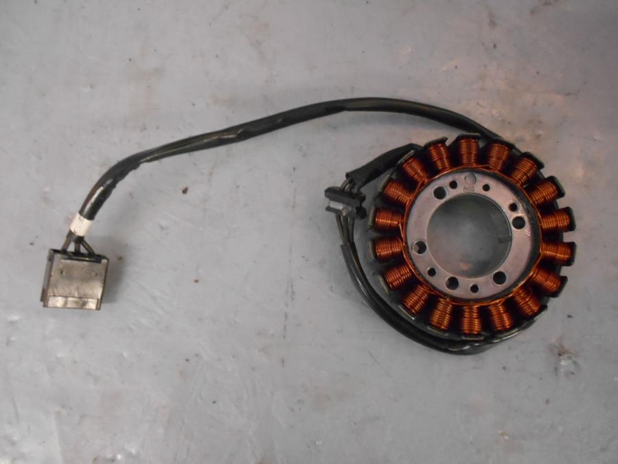 Baksidan på Generator från en Kawasaki Z 1000 -2019 motorcykel.