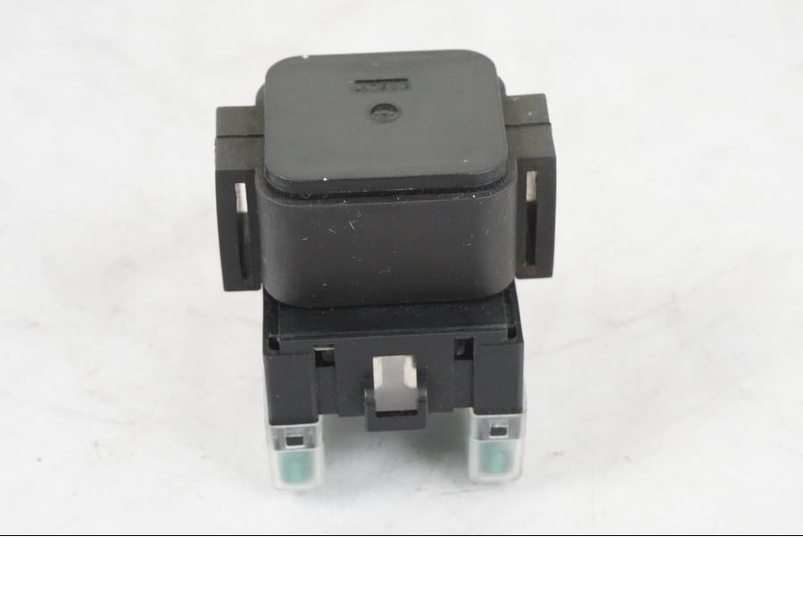 Vänster sida på Startrelä från en Kawasaki ER-6N -2016 motorcykel.