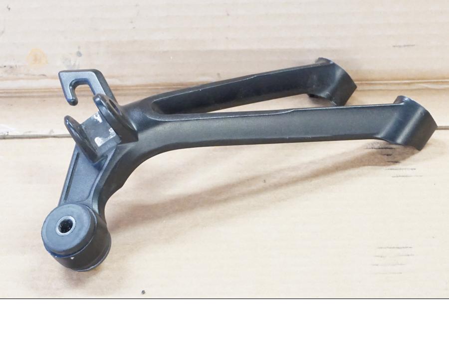 Framsidan på Fotpinnefäste från en Suzuki GSX-R 750 -2009 motorcykel.