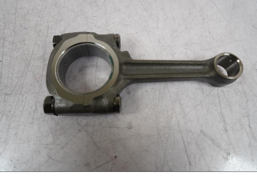 Höger sida på Vevstake från en Honda VFR 800 -2005 motorcykel.