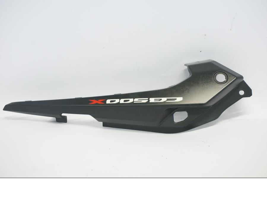 Snett nerifrån på Bakvinge från en Honda CB 500 X -2015 motorcykel.