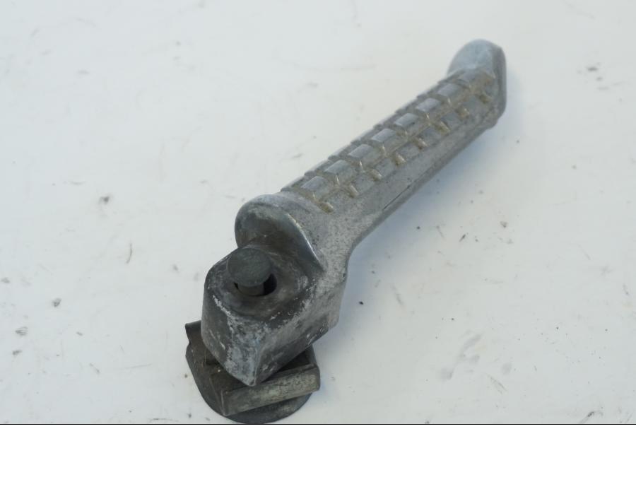 Snett uppifrån på Fotpinne från en Kawasaki ZR-7 -2001 motorcykel.