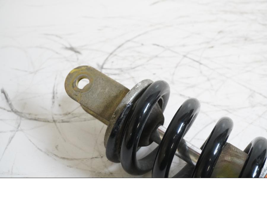 Vänster sida på Stötdämpare från en Suzuki VL 800 -2003 motorcykel.