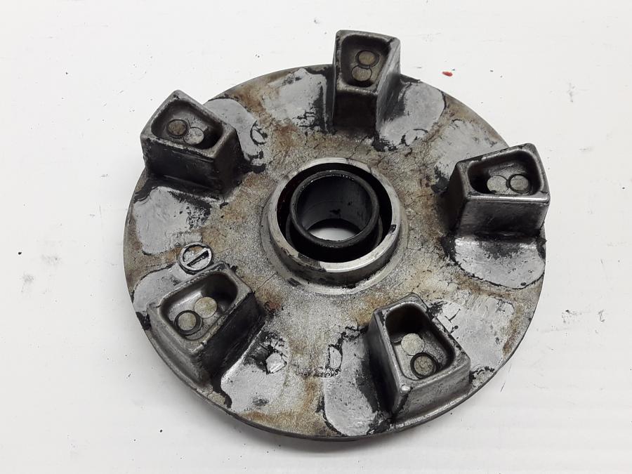 Baksidan på Drevfäste från en Suzuki SV 1000 -2004 motorcykel.