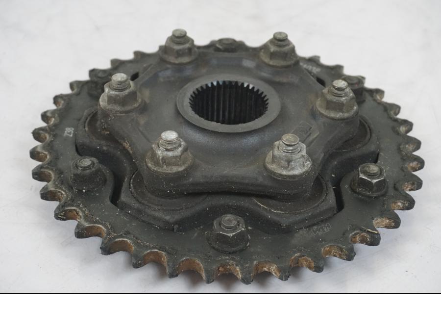 Snett uppifrån på Drevfäste från en KTM 1290 Super Duke R -2018 motorcykel.