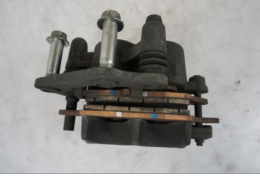 Snett uppifrån på Bromsok från en Kawasaki ER-6F -2010 motorcykel.