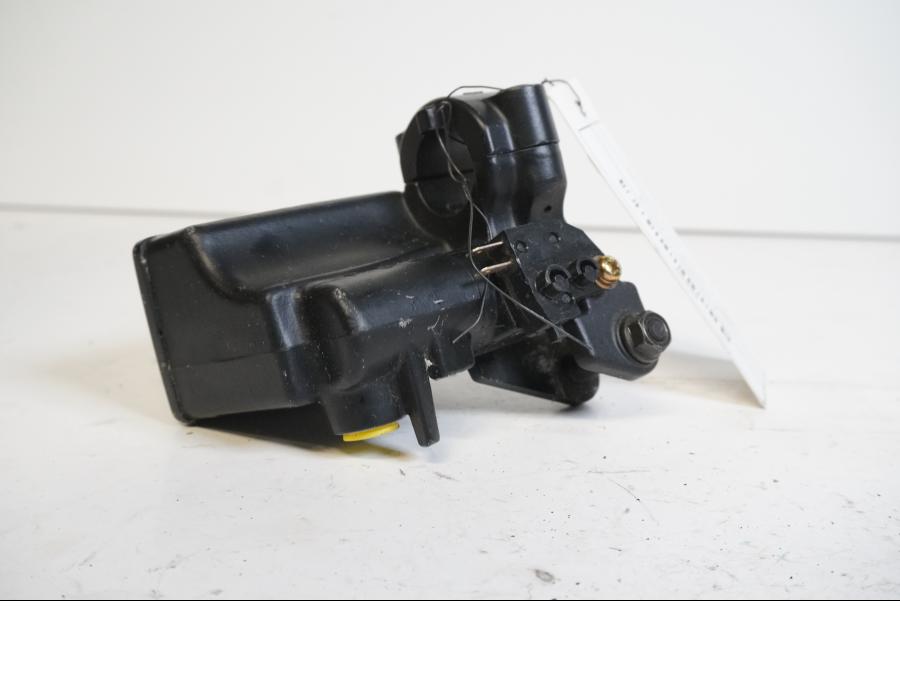 Höger sida på Bromshuvudcylinder från en Kawasaki ER-6F -2006 motorcykel.