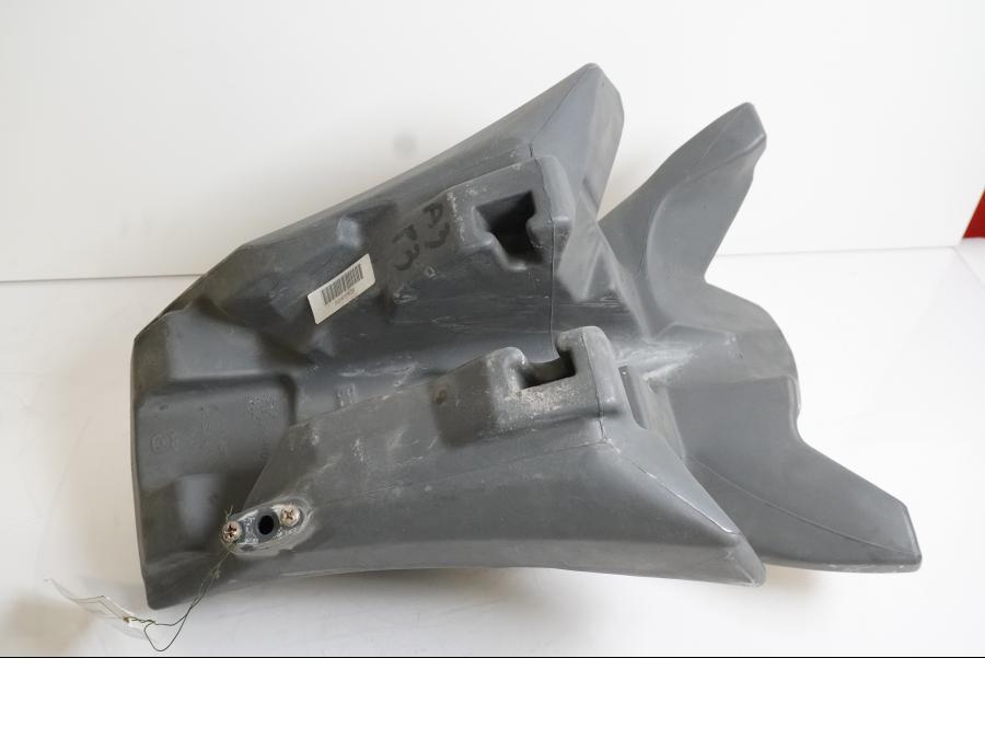 Vänster sida på Bensintank från en Husqvarna SM 500 -2006 motorcykel.