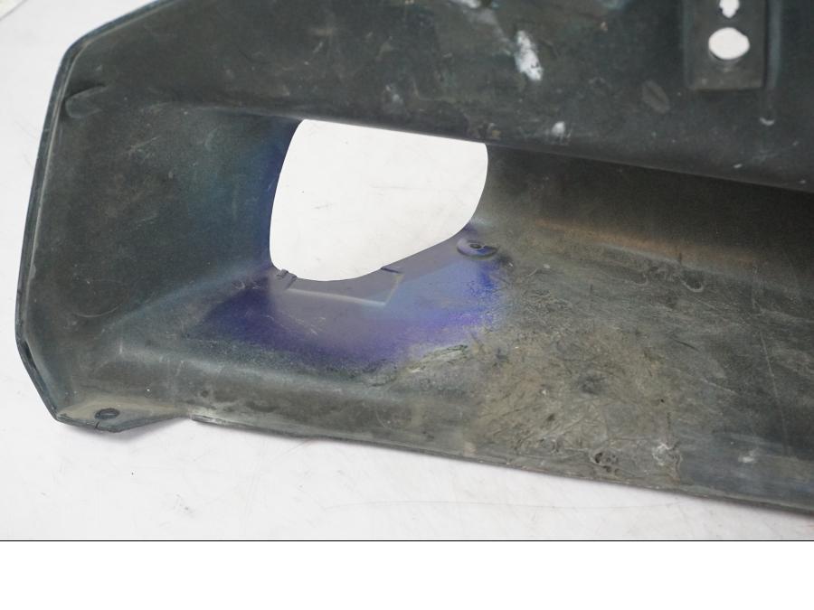 Extrabild6 på <p>Bakvinge vänster från Kawasaki ZZR 1100 1991.</p>
<p>Omlackad i original kulör.</p>
<p>Lagning, sprickor, ytliga repor och märken finns se bilder.</p> motorcykel.