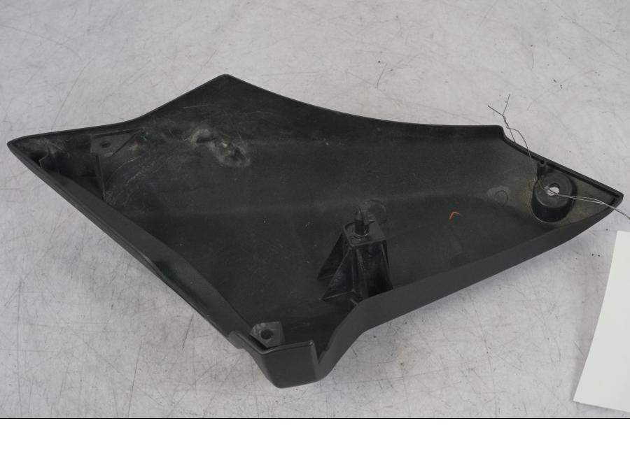 Snett uppifrån på Sidkåpa från en Yamaha MT-09 SP -2018 motorcykel.