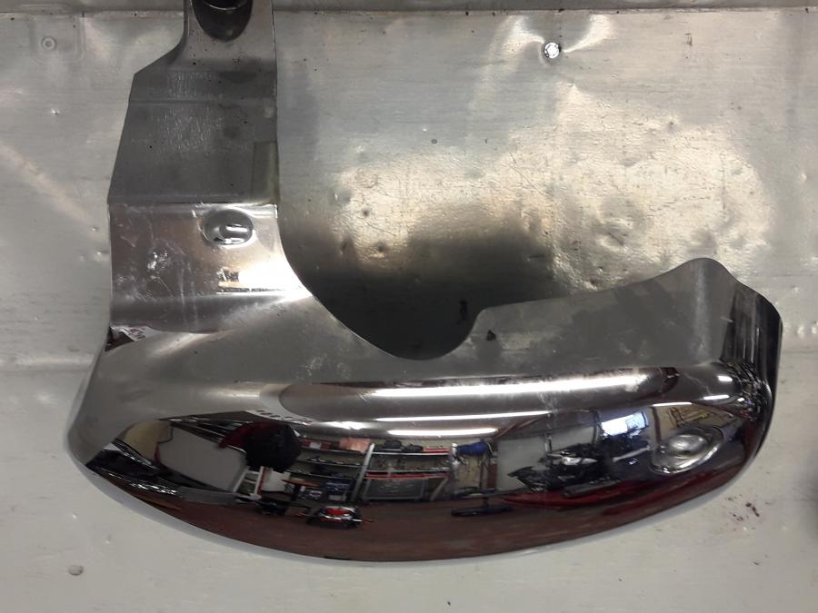 Baksidan på Dekorkåpa från en Suzuki VL 800 -2009 motorcykel.