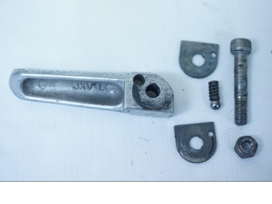 Baksidan på Fotpinne från en Yamaha YZF 1000 R -1997 motorcykel.