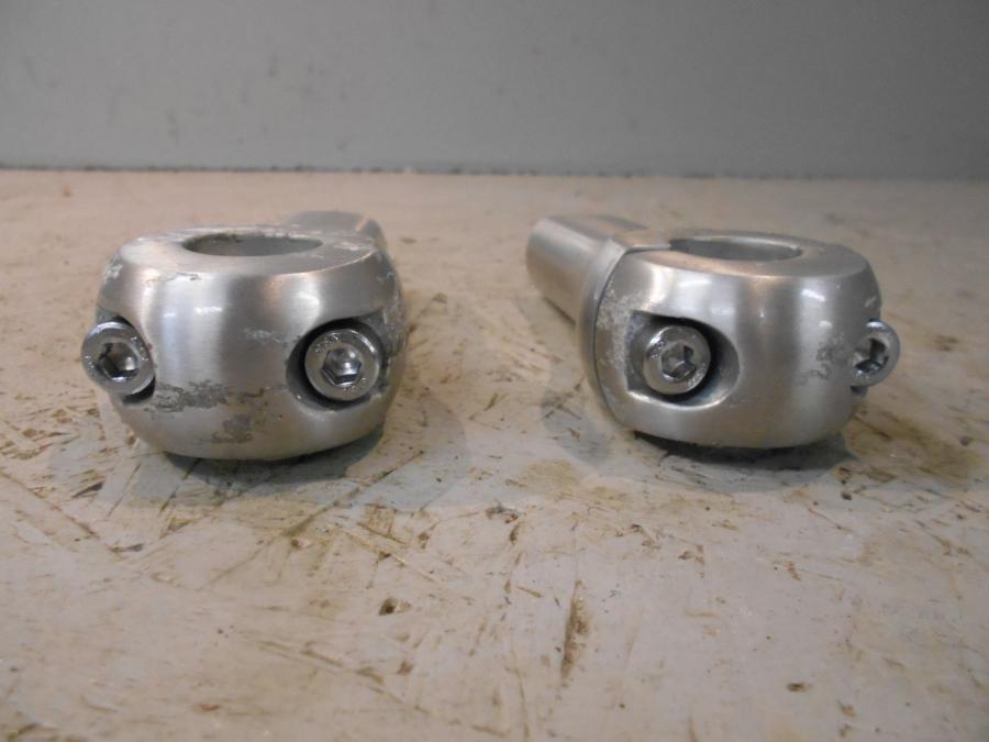 Höger sida på Styrfäste från en Triumph Speedmaster -2010 motorcykel.