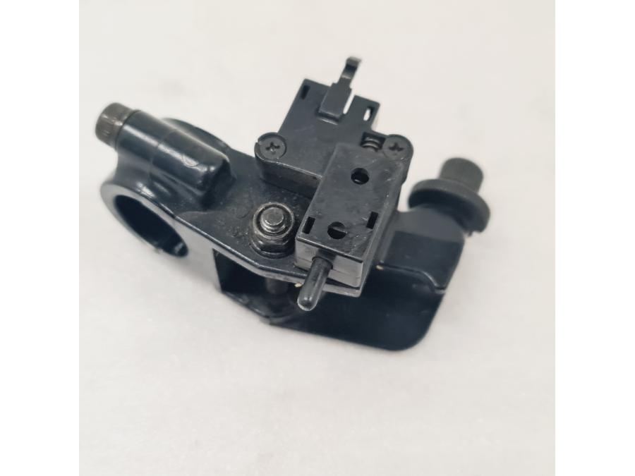 Snett uppifrån på Kopplingsklo från en Kawasaki ZR-7 -2002 motorcykel.