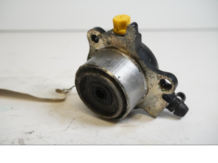 Baksidan på Kopplingslavcylinder från en Honda CBR 1100 XX -1999 motorcykel.