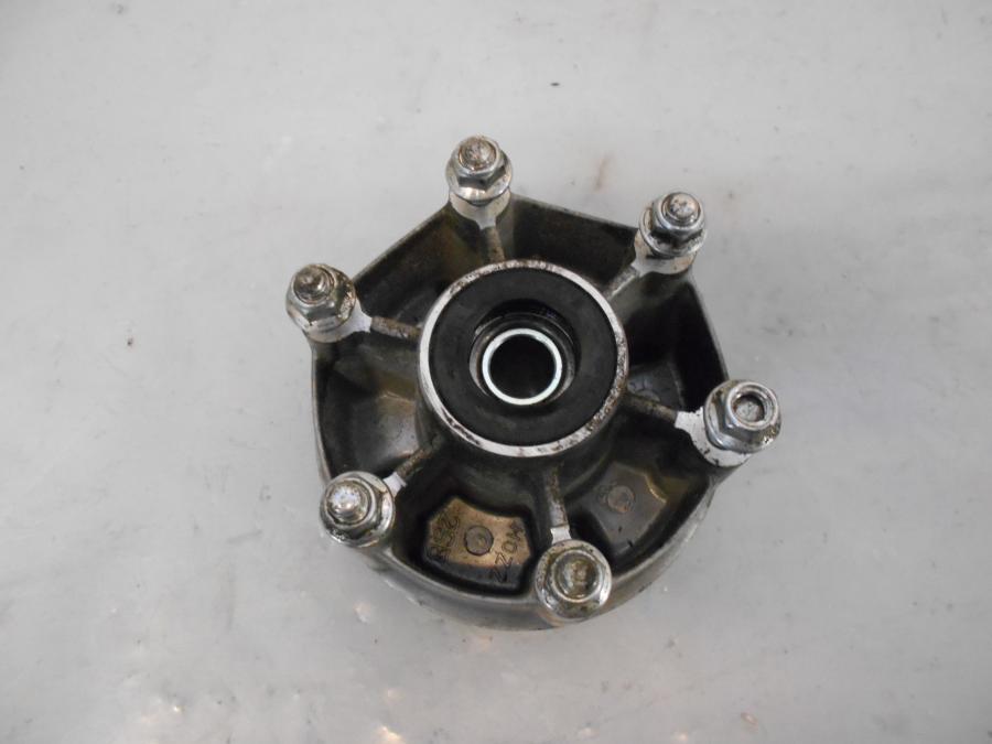 Framsidan på Drevfäste från en Yamaha YS 125 -2017 motorcykel.