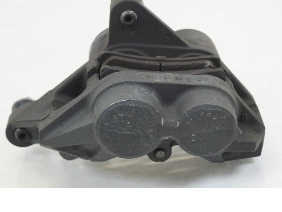 Snett nerifrån på Bromsok från en Yamaha XV 1700 -2004 motorcykel.