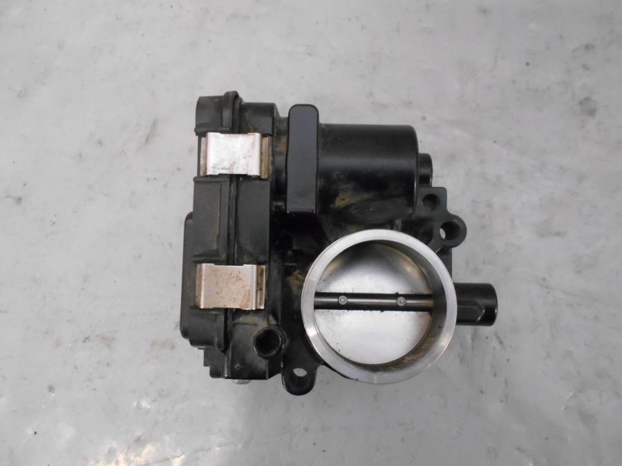 Baksidan på Spjällhus från en BMW R 1200 GSA -2018 motorcykel.