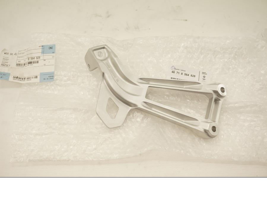 Baksidan pÄ FotpinnefÀste frÄn en BMW F 850 GS -2019 motorcykel.