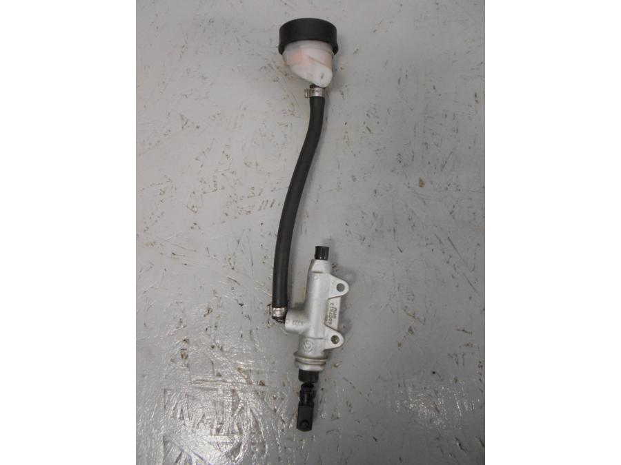 Framsidan på Bromshuvudcylinder från en BMW S 1000 RR -2016 motorcykel.