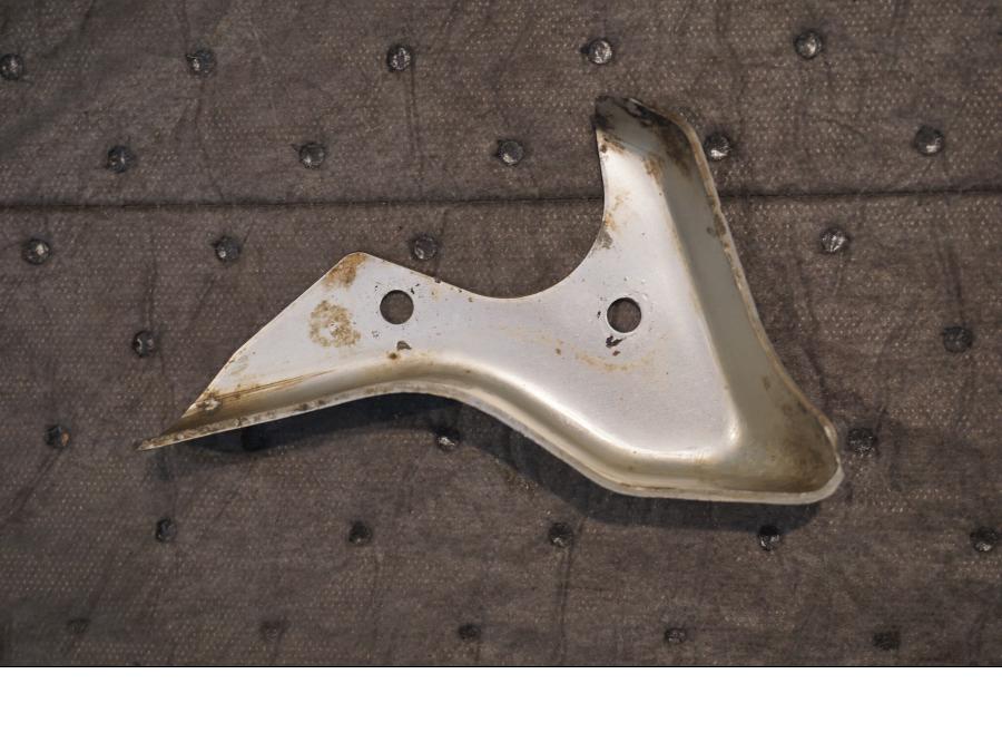 Baksidan på Ljuddämpardekor från en Suzuki DR 650 -1997 motorcykel.