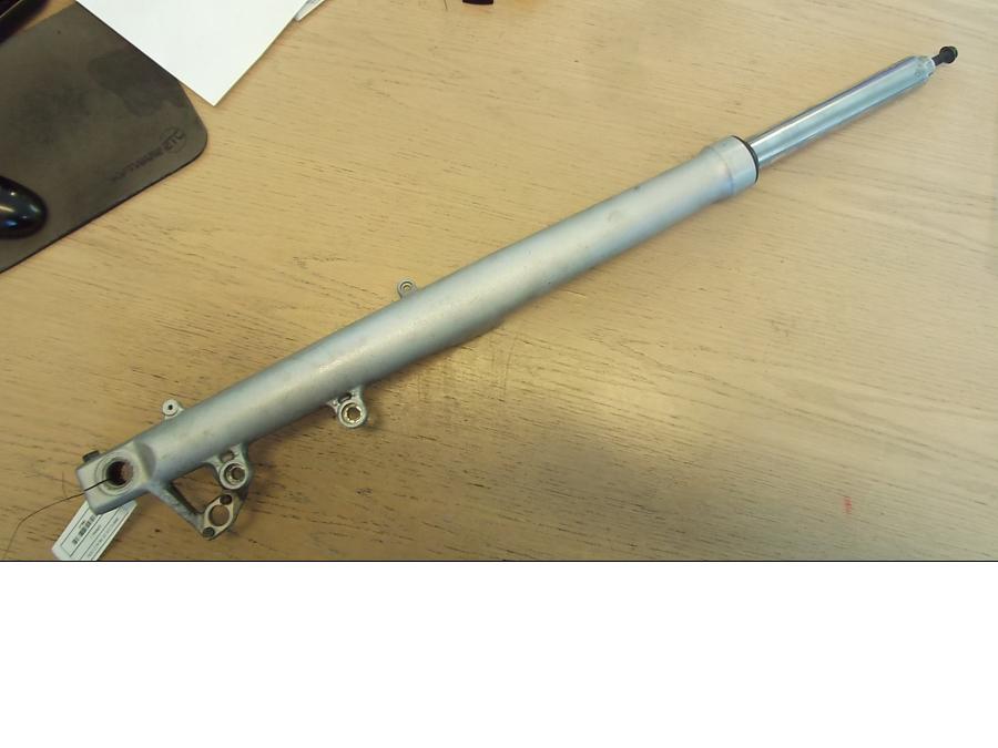 Framsidan på Gaffelben från en BMW R 1100 GS -1998 motorcykel.