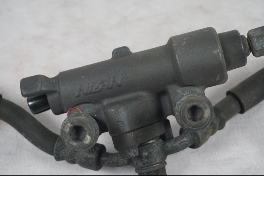 Baksidan på Bromshuvudcylinder från en Honda CBR 1100 XX -1999 motorcykel.