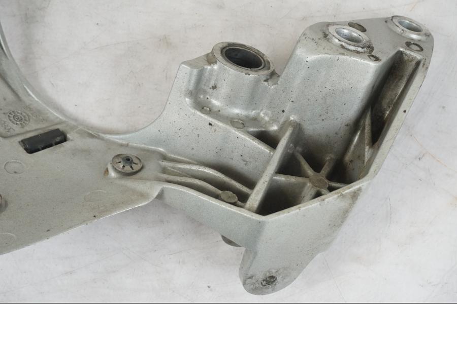 Extrabild3 på Fotpinnefäste från en Triumph Tiger Explorer -2013 motorcykel.