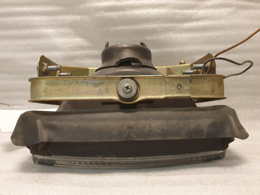 Snett nerifrån på Strålkastare från en Suzuki DR 750 S -1989 motorcykel.