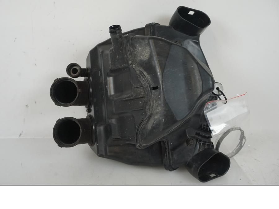 Vänster sida på Luftburk från en BMW F 750 GS -2019 motorcykel.