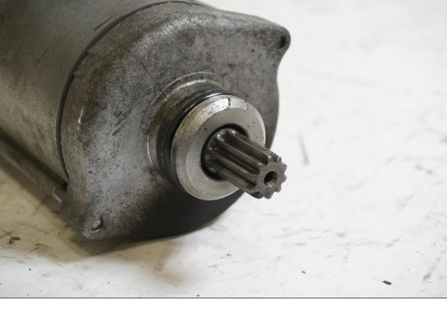 Baksidan på Startmotor från en Honda XL 600 V -1997 motorcykel.