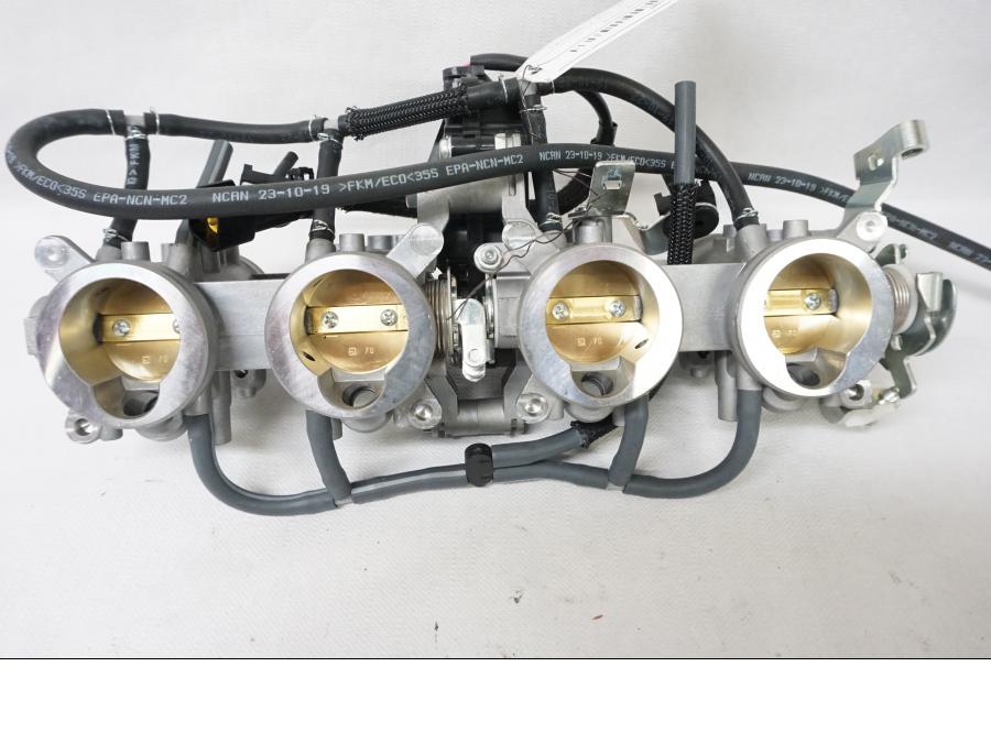 Höger sida på Spjällhus från en Kawasaki Z 900 -2020 motorcykel.