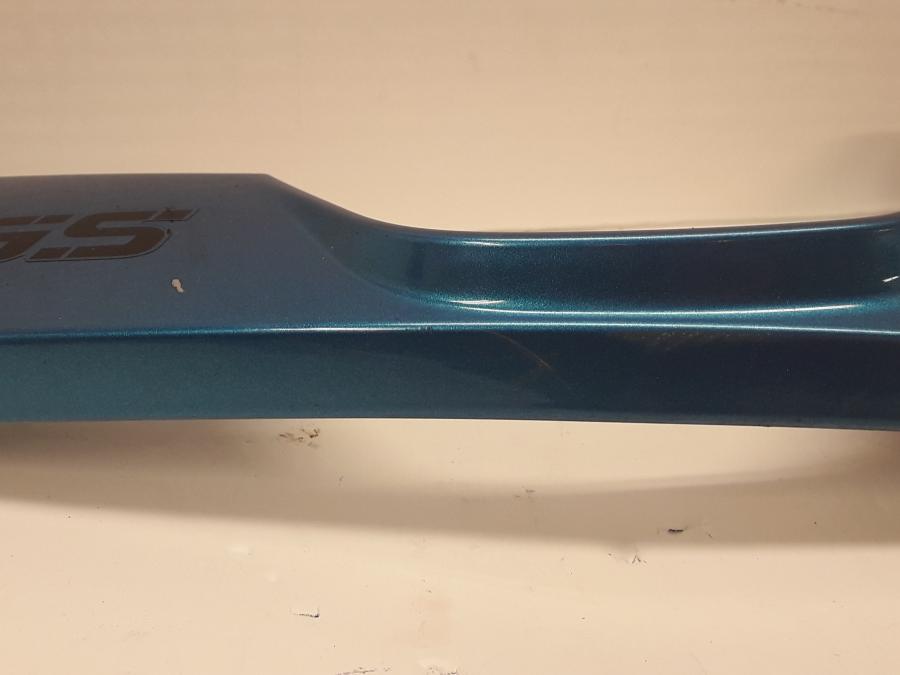 Höger sida på Bakvinge från en BMW F 650 GS -2009 motorcykel.