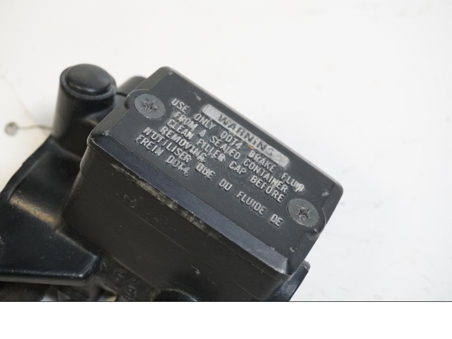 Höger sida på Bromshuvudcylinder från en Kawasaki ZX-10 -1990 motorcykel.