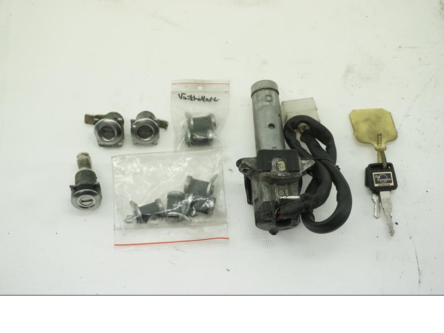 Framsidan på Låssats från en Honda ST 1100 -1999 motorcykel.